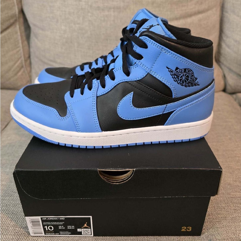 Nike jordan’s 1 mid university blue black
